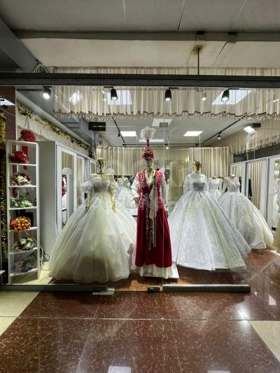 Продаю действующий свадебный бизнес. 11000$.  Салон проката свадебных и вечерних нарядов.  Всему обучу. На все вопросы по телефону. 0995207107