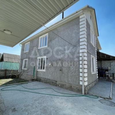 Продаю дом 7-ком. 151кв. м., этаж-2, 4-сот., стена кирпич, Колмо ж/м.