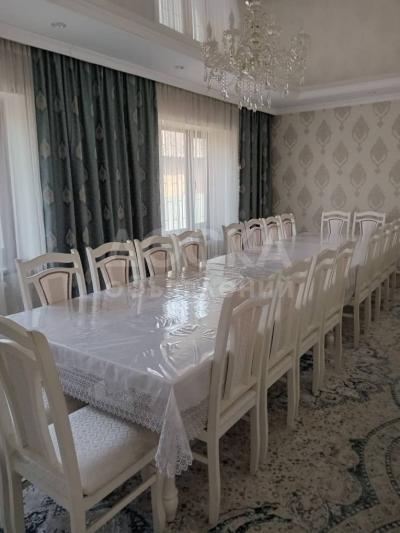 Продаю дом 6-ком. 165кв. м., этаж-2, 3-сот., стена кирпич,