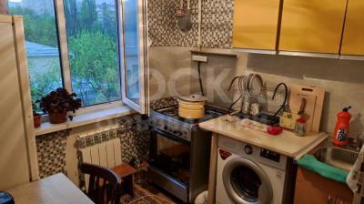 Продаю 1-комнатную квартиру, 33кв. м., этаж - 4/4, 6 мкр.