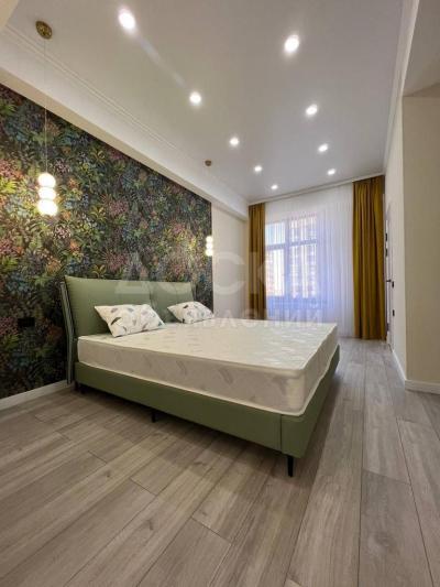 Продаю 2-комнатную квартиру, 80кв. м., этаж - 7/12, Юг-2.