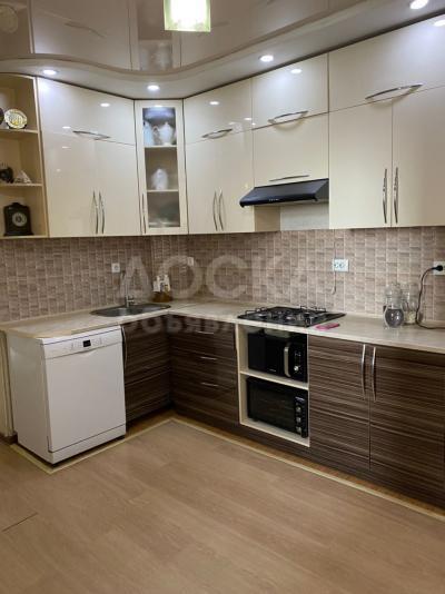 Продаю 3-комнатную квартиру, 118кв. м., этаж - 4/10, Джал.