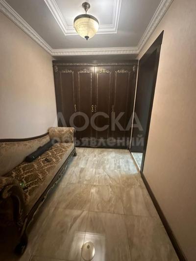 Продаю 4-комнатную квартиру, 194кв. м., этаж - 2/5, Логвиненко 57/1.