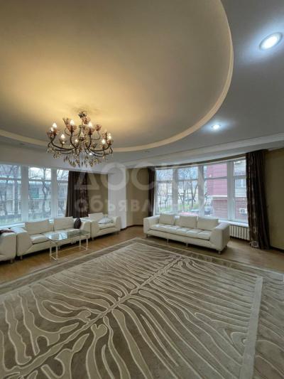 Продаю 5-комнатную квартиру, 222кв. м., этаж - 2/9, Раззакова Чуйкова.