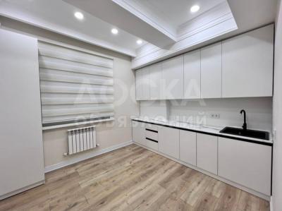 Продаю 2-комнатную квартиру, 82кв. м., этаж - 1/10, Баха/Гагарина .