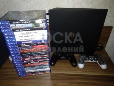Продается PS4 pro 1Tb, 2 контроллера и пара игр