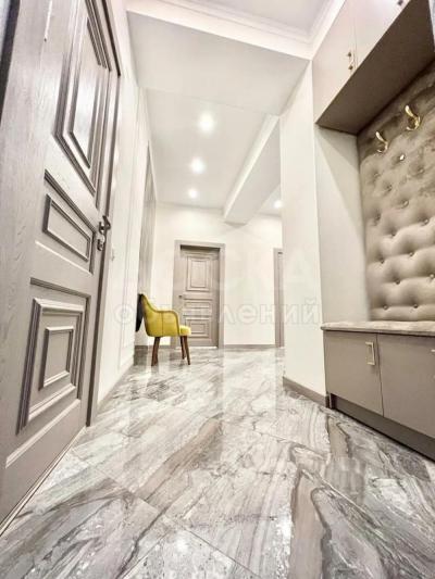 Продаю 3-комнатную квартиру, 101кв. м., этаж - 10/10, в центре города по улице Уметалиева/ Жумабек.