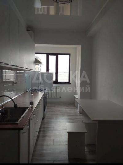 Продаю 2-комнатную квартиру, 67кв. м., этаж - 5/12, Юг-2.