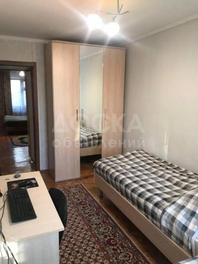 Продаю 3-комнатную квартиру, 58кв. м., этаж - 2/4, 7 мкр.