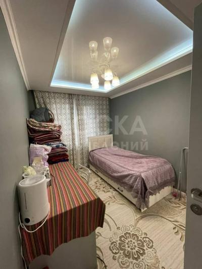 Продаю 2-комнатную квартиру, 42кв. м., этаж - 5/5, 10 МКР .