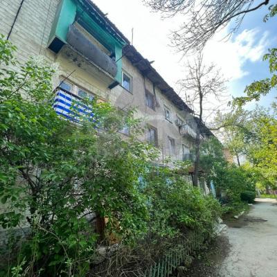 Продаю 1-комнатную квартиру, 30кв. м., этаж - 2/3, Ахунбаева/Шота руставели.