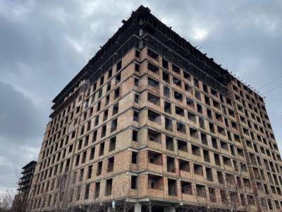 Продаю 2-комнатную квартиру, 75кв. м., этаж - 4/10, ул. Абая / Ахунбаева.