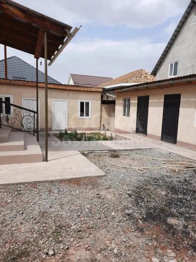 Продаю дом 3-ком. 129кв. м., этаж-2, 4-сот., стена кирпич, Выше нас магистральная дорога (ул. Жайыл Баатыра).