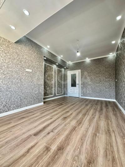 Продаю 2-комнатную квартиру, 70кв. м., этаж - 9/9, 12 мкр .