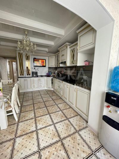 Продаю 3-комнатную квартиру, 101кв. м., этаж - 1/9, 12 мкр .