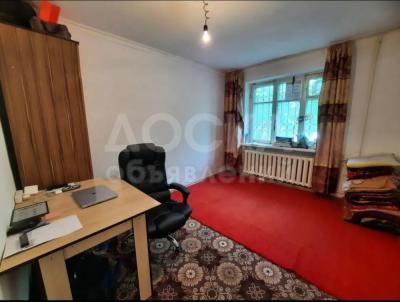 Продаю 3-комнатную квартиру, 61кв. м., этаж - 1/4, 9 мкр.