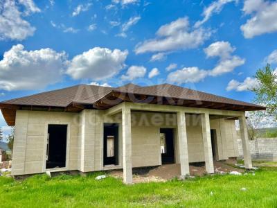 Продаю дом 5-ком. 206кв. м., этаж-1, 7-сот., стена кирпич, село им. Суйменкула Чокморова.