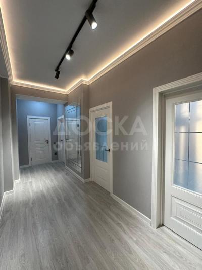 Продаю 2-комнатную квартиру, 65кв. м., этаж - 10/12, тихий центр.