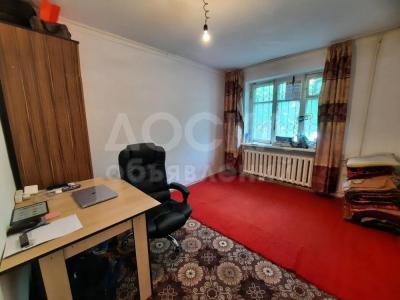 Продаю 3-комнатную квартиру, 60кв. м., этаж - 1/4, 10мкр.