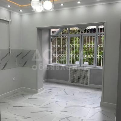 Продаю 1-комнатную квартиру, 45кв. м., этаж - 1/9, Юг-2.