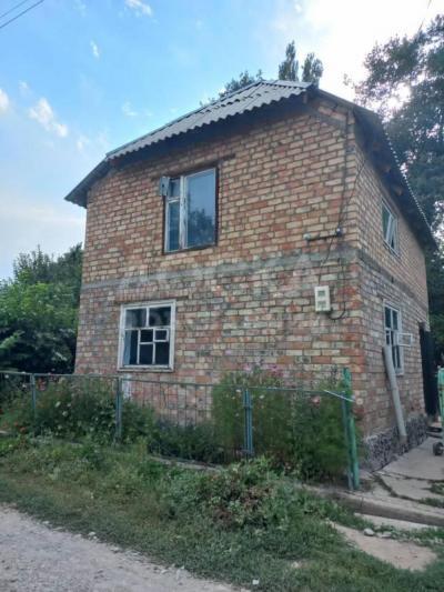 Продаю дом 3-ком. 40кв. м., этаж-2, 4.5-сот., стена кирпич, в с. Саз (Октябрь), в Сокулуке.
