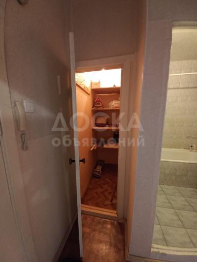 Продаю 1-комнатную квартиру, 38кв. м., этаж - 8/9, 6 мкрн.