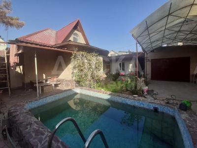 Продаю дом 7-ком. 165кв. м., этаж-2, 4.6-сот., стена кирпич, пер. Горный 1.