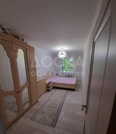 Продаю 3-комнатную квартиру, 58кв. м., этаж - 1/4, тихий центр.