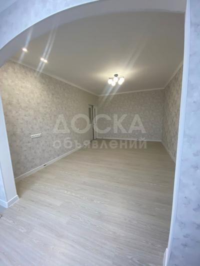 Продаю 1-комнатную квартиру, 45кв. м., этаж - 8/9, Ак-Кеме.