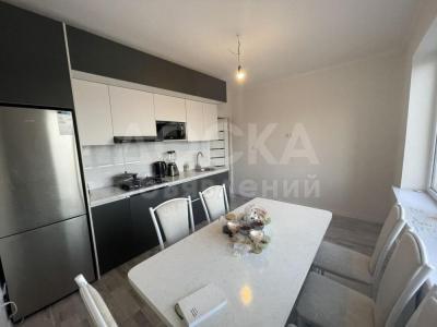 Продаю 1-комнатную квартиру, 53кв. м., этаж - 4/9, мкр Кок Жар.