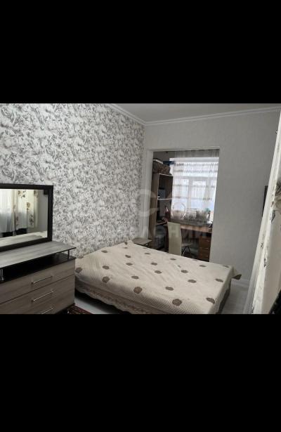 Продаю 2-комнатную квартиру, 75кв. м., этаж - 1/4, Золотой Квадрат .