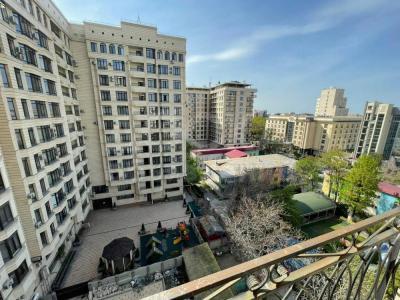 Продаю 3-комнатную квартиру, 100кв. м., этаж - 8/12, Золотой Квадрат .