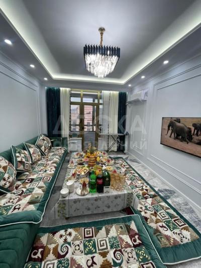 Продаю 2-комнатную квартиру, 70кв. м., этаж - 10/14, Асанбай.