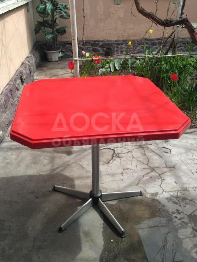Продаю стол.