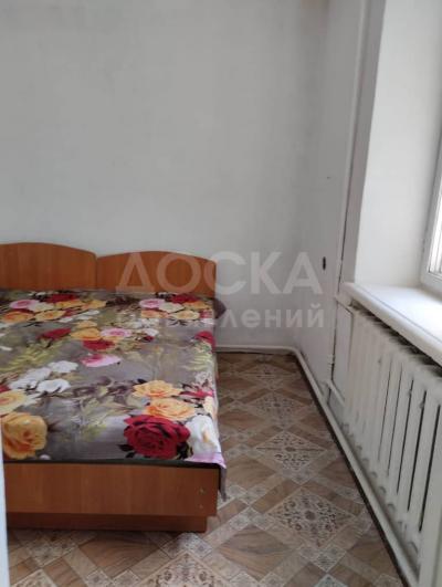 Продаю 3-комнатную квартиру, 55кв. м., этаж - 1/5, пишпек.