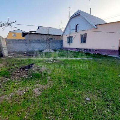 Продаю дом 4-ком. 100кв. м., этаж-1, 4-сот., стена кирпич,  Ырыскы пересекает Гагарина .