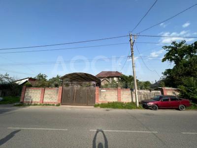 Продаю дом 5-ком. 200кв. м., этаж-2, 7-сот., стена кирпич, район пишпек.