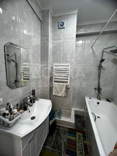 Продаю 2-комнатную квартиру, 70кв. м., этаж - 10/12, Жумабека/ Уметалиева.