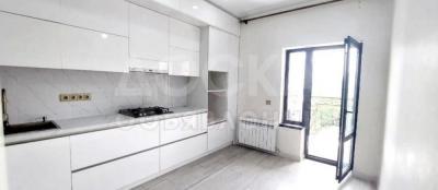 Продаю 1-комнатную квартиру, 52кв. м., этаж - 4/9, БГУ.