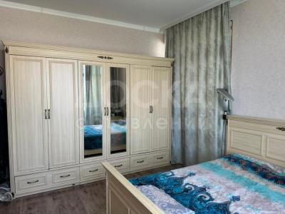 Продаю 4-комнатную квартиру, 150кв. м., этаж - 4/4, Манас айылы.