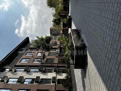 Продаю 3-комнатную квартиру, 135кв. м., этаж - 1/5, Аламедин 1.