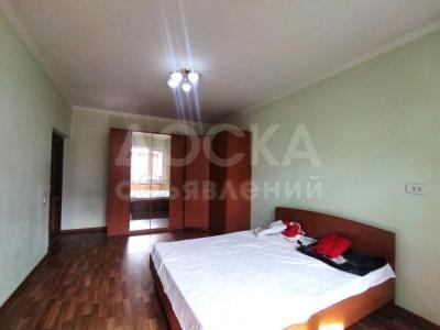 Продаю 3-комнатную квартиру, 87кв. м., этаж - 1/9, Боконбаева/Исанова.