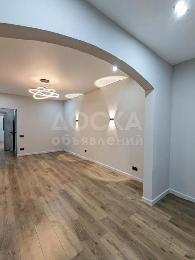 Продаю 2-комнатную квартиру, 70кв. м., этаж - 9/9, Политех.