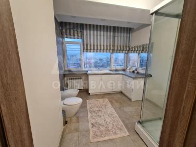 Продаю 4-комнатную квартиру, 200кв. м., этаж - 9/10, Держинка\Боконбаева.