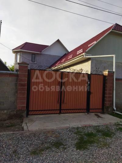 Продаю дом 9-ком. 200кв. м., этаж-3, 8-сот., стена кирпич, Ак -ОРГО.