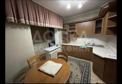 Продаю 2-комнатную квартиру, 65кв. м., этаж - 1/9, 6 мкр.