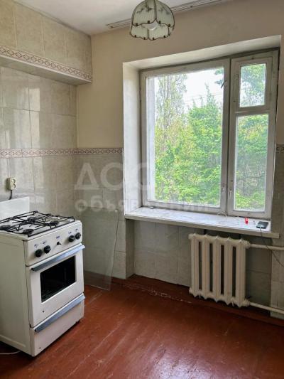 Продаю 2-комнатную квартиру, 46кв. м., этаж - 3/6, 8 мкр.