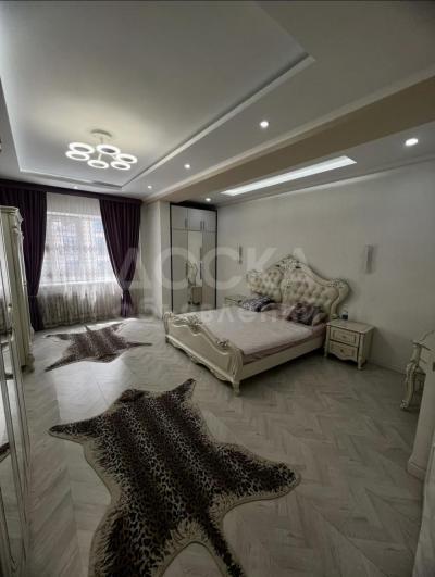 Продаю 3-комнатную квартиру, 110кв. м., этаж - 3/10, тихий центр.