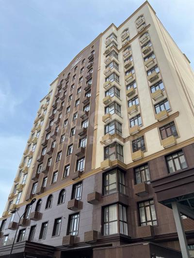 Продаю 2-комнатную квартиру, 50кв. м., этаж - 2/12, тихий центр.