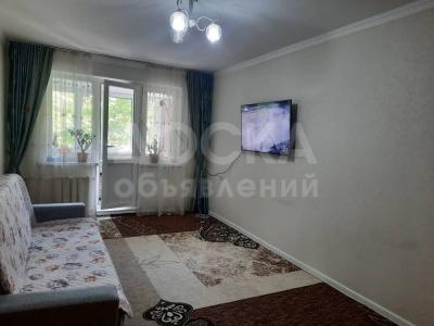 Продаю 1-комнатную квартиру, 32кв. м., этаж - 2/4, 9 мкр .